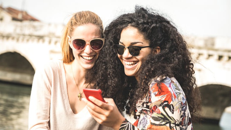 genz-millenial-friends-travel