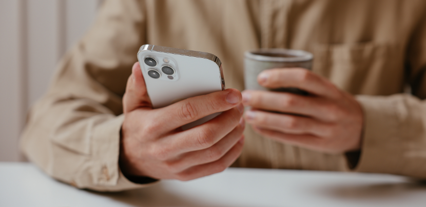 man-reading-on-iphone