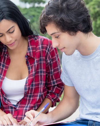 1_students-on-campus-library