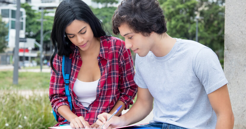 1_students-on-campus-library