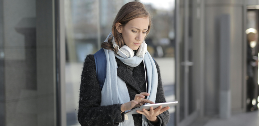woman-using-ipad