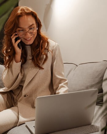 businesswoman-on-bleisure-trip