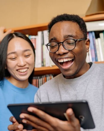 group-of-friends-at-library